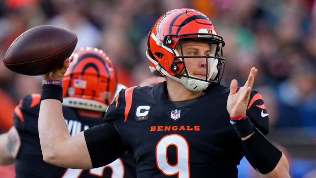 Cincinnati Bengals quarterback Joe Burrow (9) throws in the first quarter during a Week 13 NFL football game against the Los Angeles Chargers, Sunday, Dec. 5, 2021, at Paul Brown Stadium in Cincinnati. Los Angeles Chargers At Cincinnati Bengals Dec 5